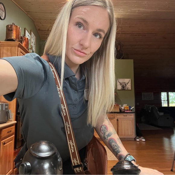 Meet your Posher, Cassidy - Picture 2 of 2